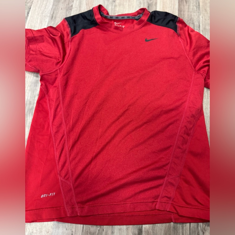 Nike Dri-Fit Short Sleeve T-Shirt‎ Men’s Size L Large Red Black